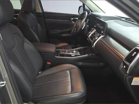 Used 2024 Kia Sorento EX FWD image 4