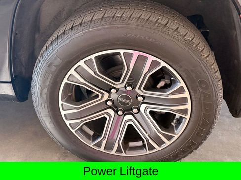 Used 2025 Jeep Wagoneer 4WD image 8