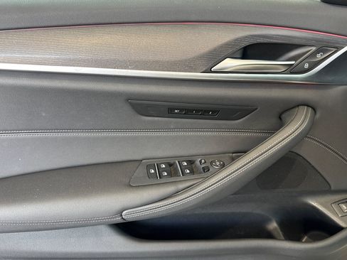 Used 2023 BMW 530e RWD image 12