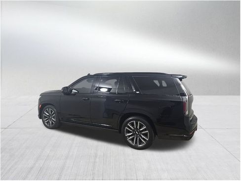 Certified 2023 Cadillac Escalade Sport Platinum w/ Heavy-Duty Trailer Package image 4