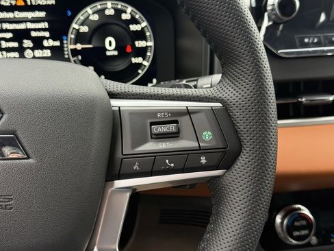 Used 2025 Mitsubishi Outlander SEL image 16