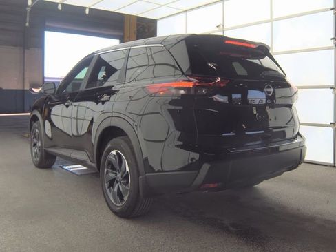 Used 2025 Nissan Rogue SV image 6