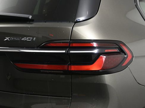 Certified 2023 BMW X7 xDrive40i w/ M Sport Package image 13