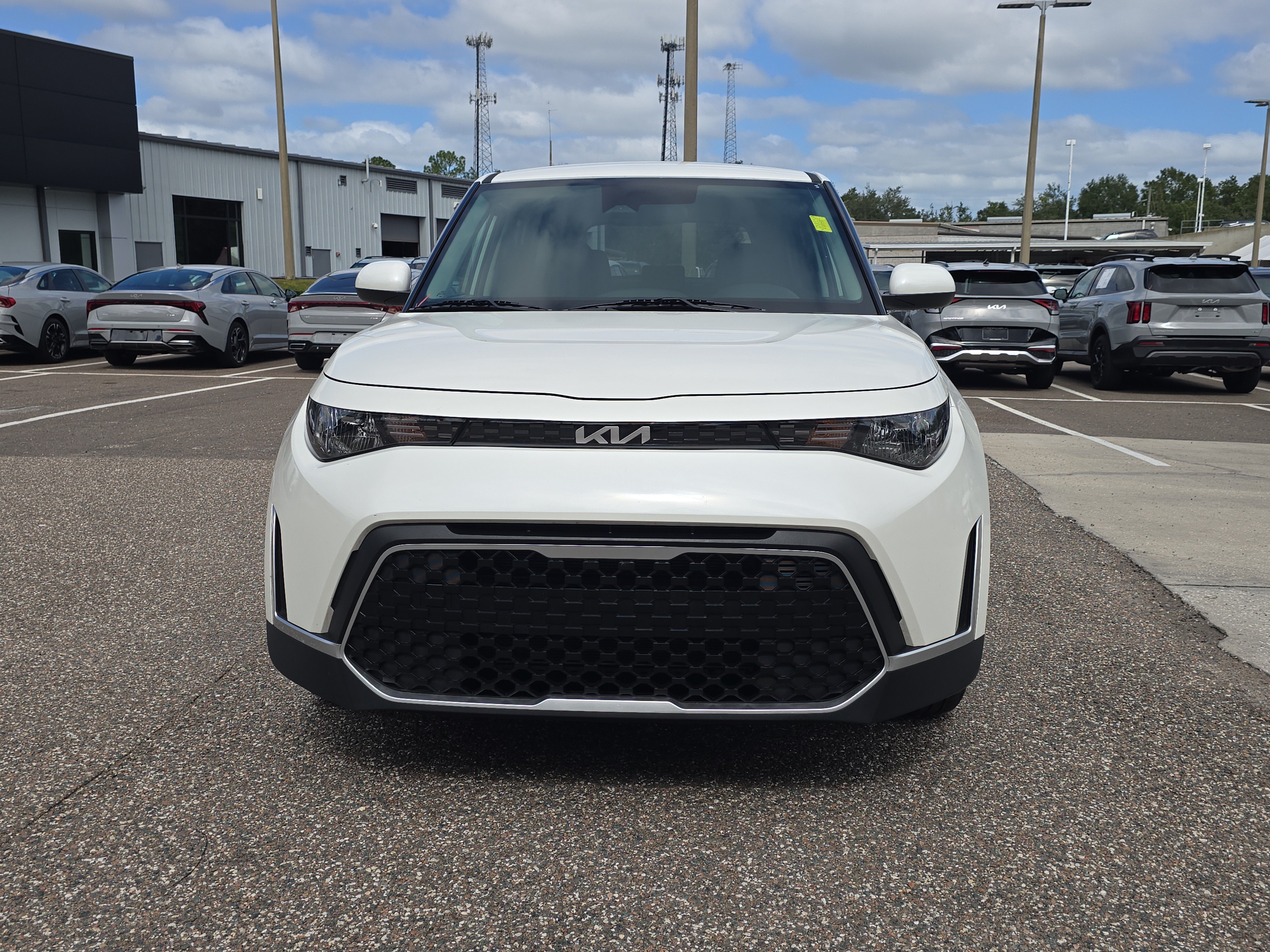 Certified 2025 Kia Soul LX w/ LX Technology Package FWD image 3