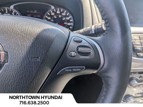 Used 2019 Nissan Pathfinder SL AWD/4WD image 27