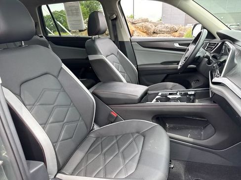 Used 2024 Volkswagen Atlas Peak Edition SE AWD/4WD image 13