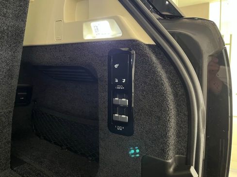 Used 2024 Land Rover Range Rover Long Wheelbase SE AWD/4WD image 33