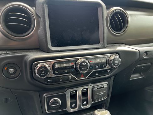 Used 2022 Jeep Wrangler Sport AWD/4WD image 10
