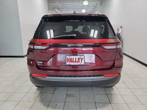 New 2026 Jeep Grand Cherokee Limited w/ Limited Altitude Package AWD/4WD image 5