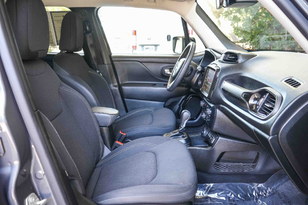 Used 2023 Jeep Renegade Altitude AWD/4WD image 16