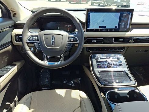 Used 2023 Lincoln Nautilus Reserve AWD/4WD image 11
