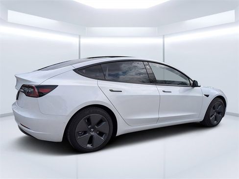 Used 2021 Tesla Model 3 Standard Range Plus image 3