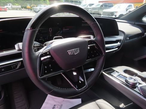 Used 2025 Cadillac Lyriq Luxury RWD image 16