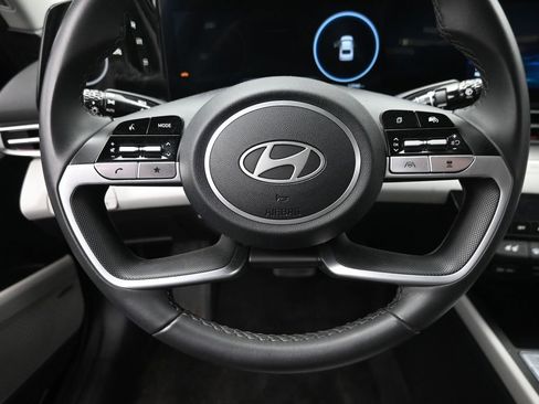 Used 2025 Hyundai Elantra Limited FWD image 14