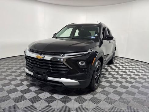 Used 2025 Chevrolet TrailBlazer LT image 1