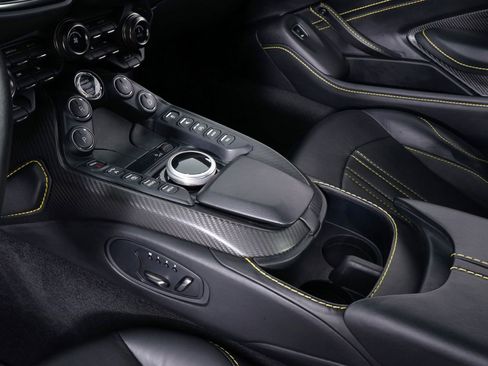 Used 2019 Aston Martin V8 Vantage Coupe RWD image 29