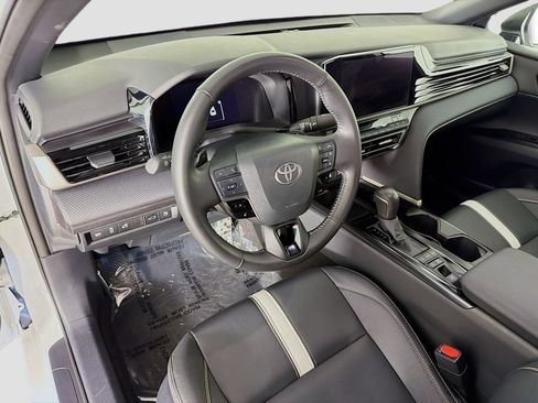 Used 2025 Toyota Camry SE w/ Convenience Package FWD image 9