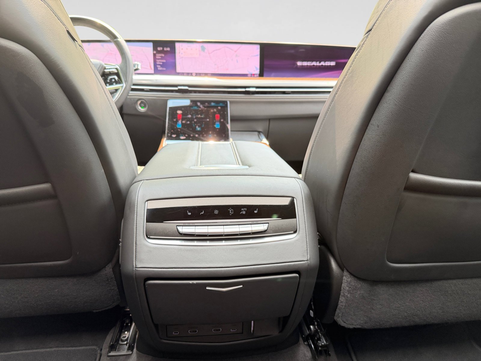 Used 2025 Cadillac Escalade Sport Platinum AWD/4WD image 18