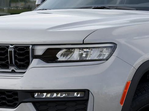 New 2026 Jeep Grand Cherokee Limited w/ Limited Altitude Package AWD/4WD image 10