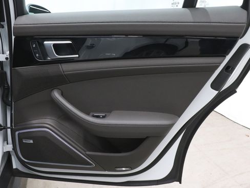 Used 2023 Porsche Panamera 4 Platinum Edition image 17
