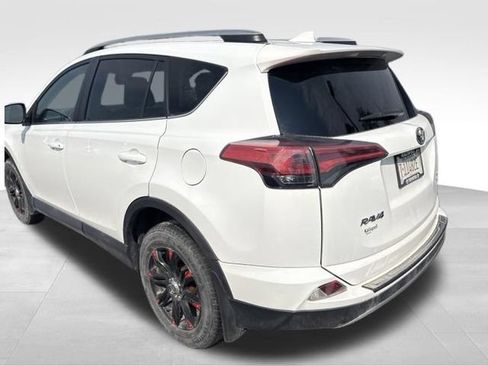 Used 2018 Toyota RAV4 XLE AWD/4WD image 19