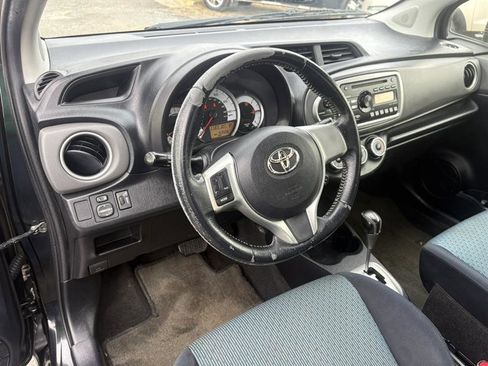 Used 2012 Toyota Yaris SE image 9