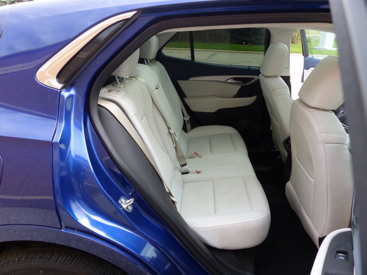 Used 2025 Buick Envision Avenir AWD/4WD image 52