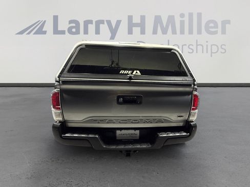 Used 2021 Toyota Tacoma TRD Off-Road w/ Technology Package image 4