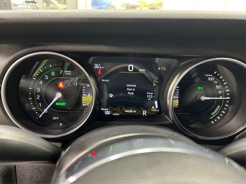 Used 2023 Jeep Wrangler Unlimited Sahara w/ Cold Weather Group AWD/4WD image 15