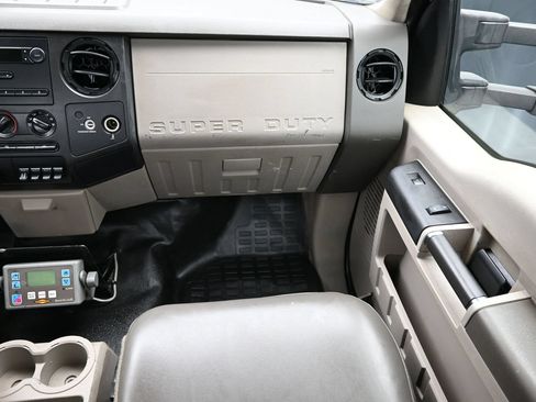Used 2009 Ford F550 2WD Regular Cab Super Duty image 27
