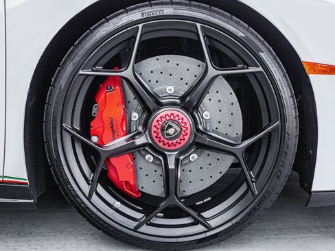 Used 2018 Lamborghini Huracan Performante image 16