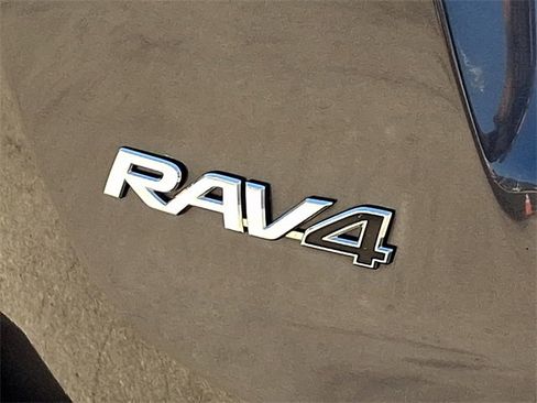 Used 2015 Toyota RAV4 XLE image 30