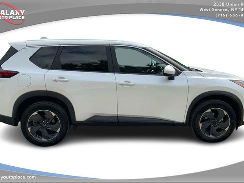 Used 2025 Nissan Rogue SV AWD/4WD image 4
