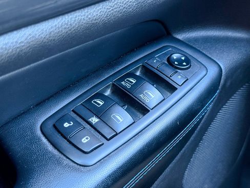 Used 2019 Jeep Grand Cherokee Laredo image 32