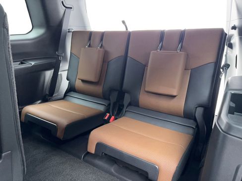 Used 2025 Lexus GX 550 image 17