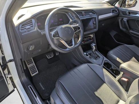Used 2022 Volkswagen Tiguan SE R-Line image 9