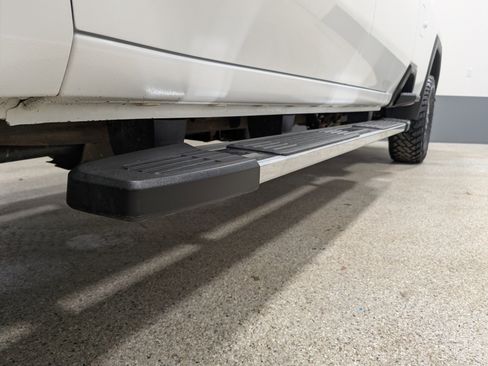 Used 2023 GMC Sierra 3500 SLT w/ SLT Preferred Package image 8