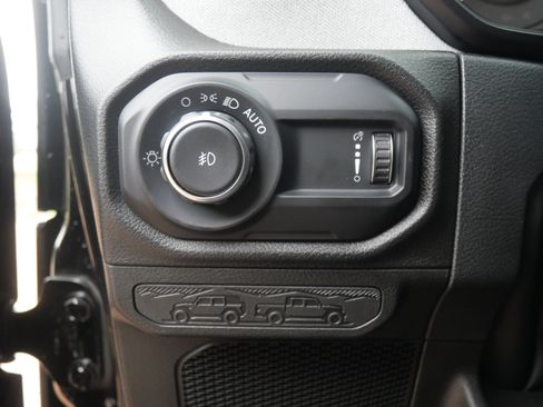 Used 2024 Jeep Wrangler Sport S image 18