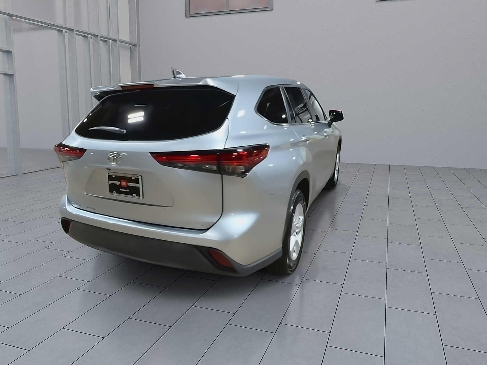 Used 2023 Toyota Highlander LE FWD image 8