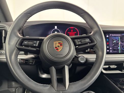 Used 2024 Porsche Cayenne image 34