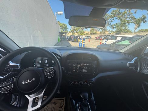 Used 2025 Kia Soul LX w/ LX Technology Package FWD image 30