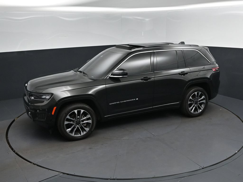 Used 2024 Jeep Grand Cherokee Overland w/ Luxury Tech Group IV AWD/4WD image 31