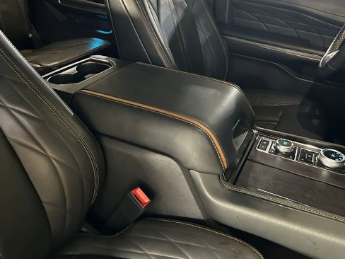 Used 2023 Ford Expedition Max Platinum image 43