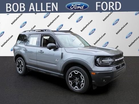 Used 2025 Ford Bronco Sport Outer Banks w/ Outer Banks Tech Package+ AWD/4WD image 2
