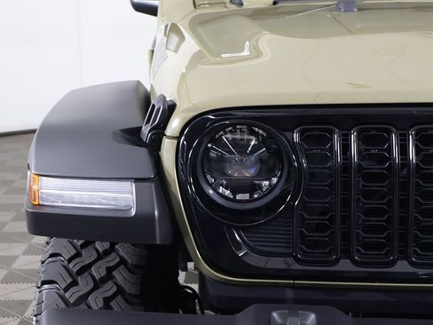 Used 2025 Jeep Wrangler Sport AWD/4WD image 11