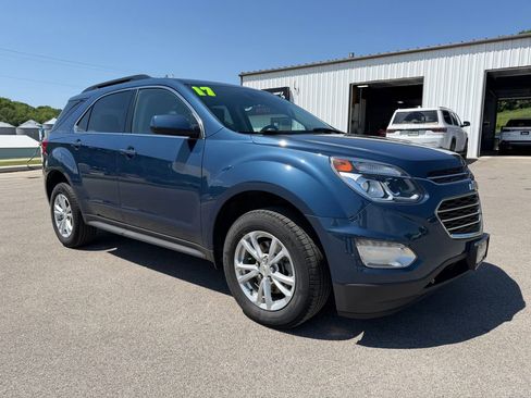 Used 2017 Chevrolet Equinox LT w/ Convenience Package FWD image 3