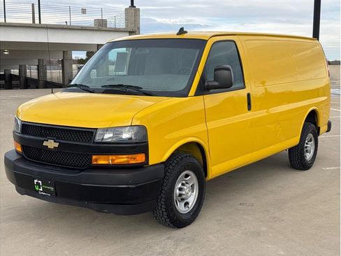 Used 2021 Chevrolet Express 2500 image 3