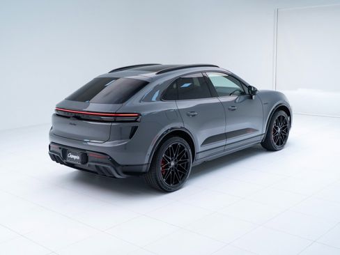 New 2026 Porsche Macan Turbo Electric AWD/4WD image 9