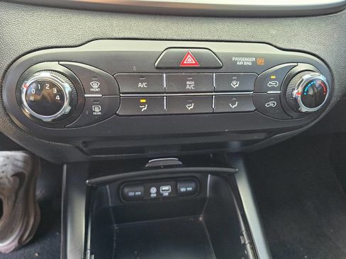 Used 2019 Kia Sorento L image 13