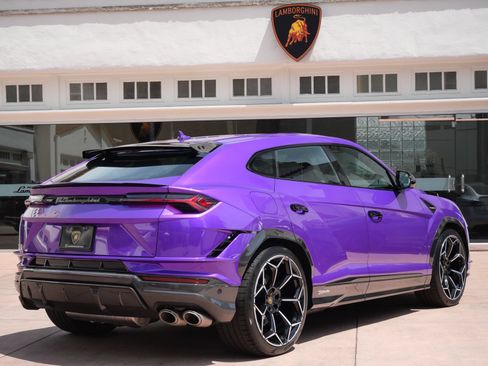 Used 2024 Lamborghini Urus Performante AWD/4WD image 3